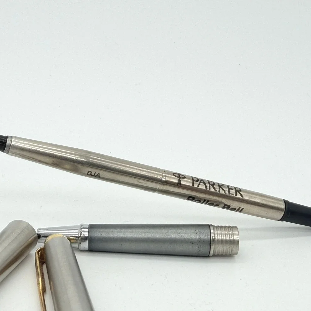 Parker Vector Rollerball Pen Stainless Steel Gold Trim Medium 0.8mm‎ EDC Writing